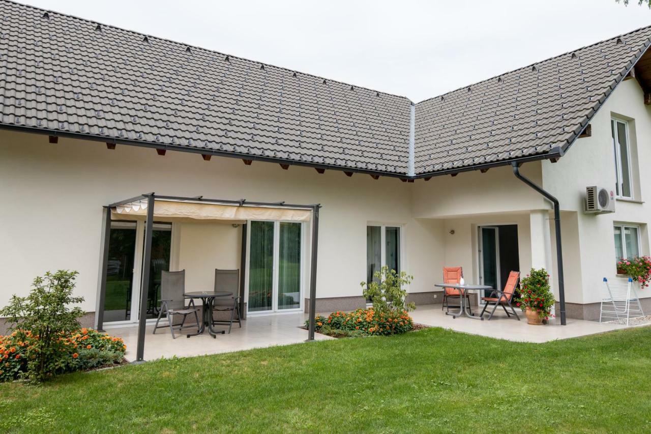 Sobe Meta Bed and Breakfast Brezje Exteriör bild
